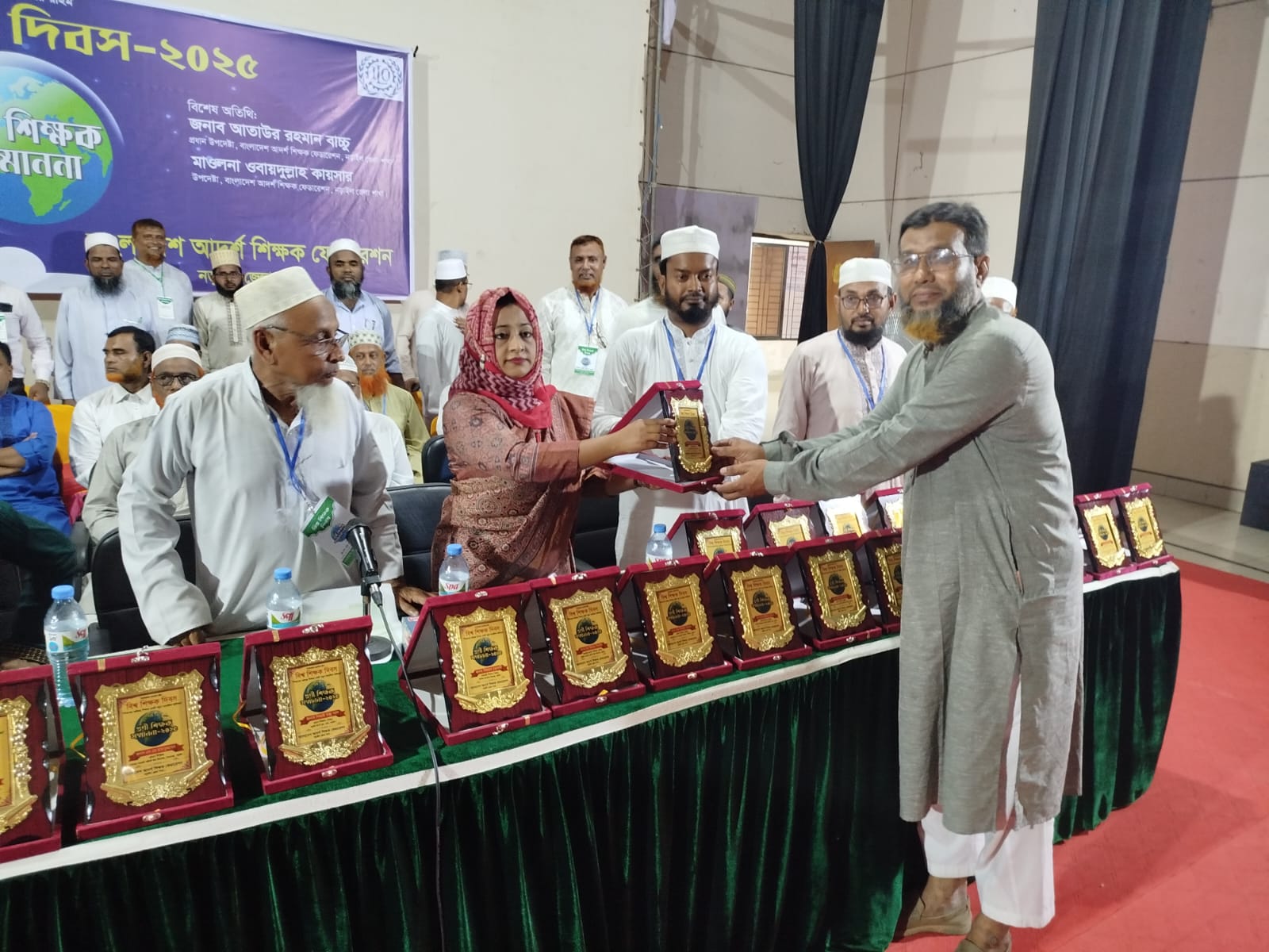 নড়াইলে গুণী শিক্ষকদের সম্মাননা