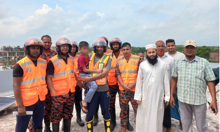 মাদ্রাসা থেকে পালাতে গিয়ে শিশু আটকা, ৯৯৯ নম্বরে ফোনকলে উদ্ধার