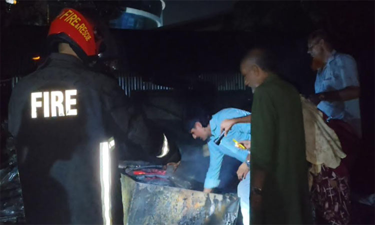 নেত্রকোণায় আগুনে পুড়ে বসতঘর ছাই