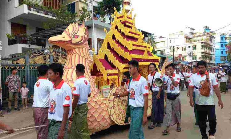 সাঙ্গু নদীতে রথ উৎসর্গের মাধ্যমে বান্দরবানে শেষ হলো প্রবারণা পূর্ণিমা উৎসব 
