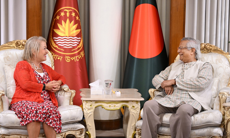 যুক্তরাজ্যের বাণিজ্য দূতকে প্রধান উপদেষ্টা : ফেব্রুয়ারির প্রথমার্ধে নির্বাচন আয়োজনে সরকার অঙ্গীকারবদ্ধ