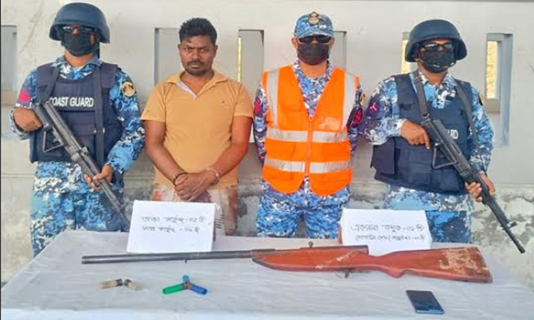 সুন্দরবনের দুর্ধর্ষ ডাকাত ছোটন বাহিনীর সহযোগী আটক