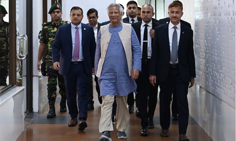 ঢাকার উদ্দেশে রোম ছেড়েছেন প্রধান উপদেষ্টা