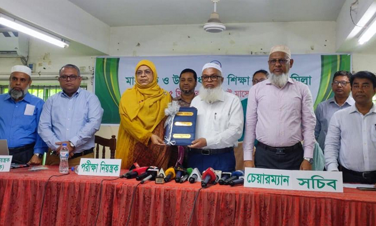 এইচএসসিতে কুমিল্লা বোর্ডে মেয়েরা এগিয়ে