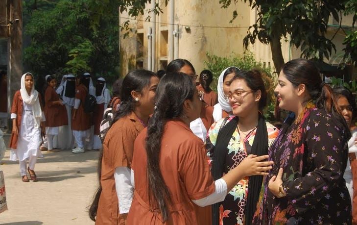 এইচএসসিতে বোর্ড সেরা বরিশাল জেলা