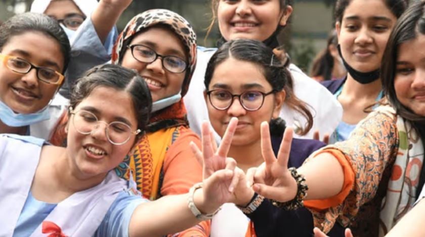 এইচএসসিতে ১,২১৮ জিপিএ-৫ পেয়ে এগিয়ে রাজউক উত্তরা মডেল কলেজ