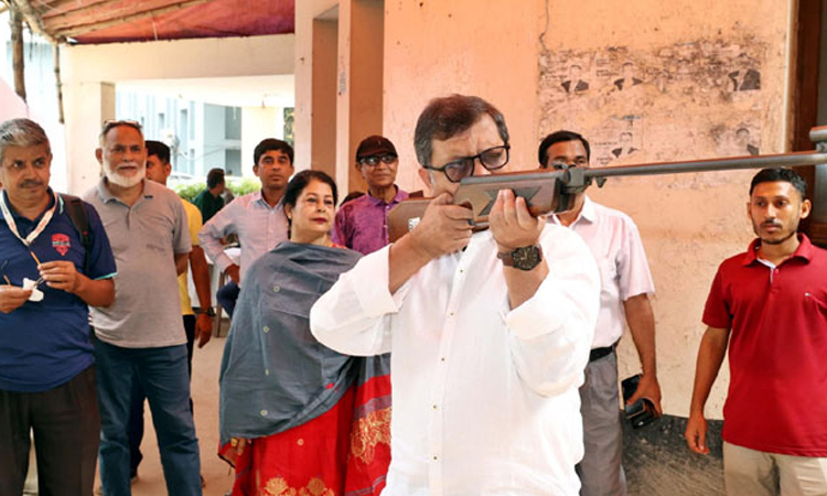 জাতীয় প্রেসক্লাব শুটিং প্রতিযোগিতায় খোকন বড়ুয়া প্রথম