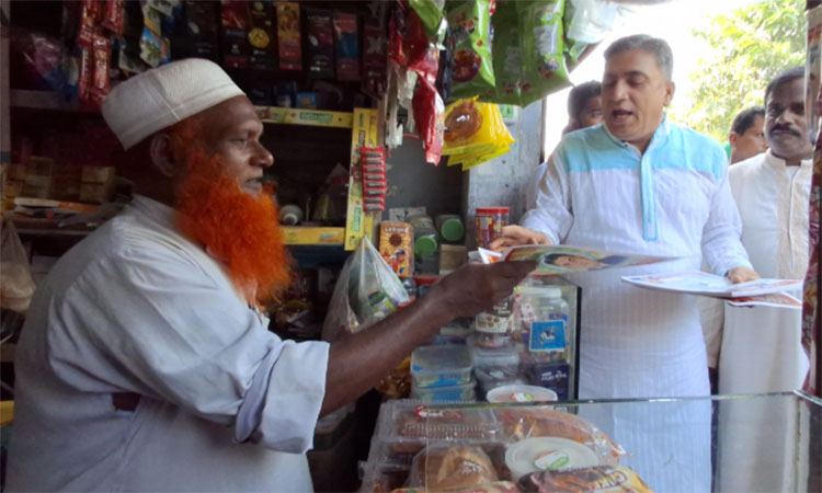 ৩১ দফা বাস্তবায়নে টাঙ্গাইলে বিএনপির লিফলেট বিতরণ 