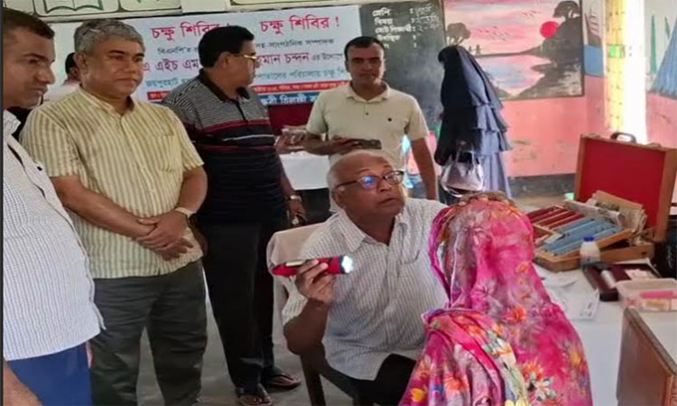 জয়পুরহাটে বিএনপি নেতার বিনামূল্যে চক্ষু ক্যাম্প 