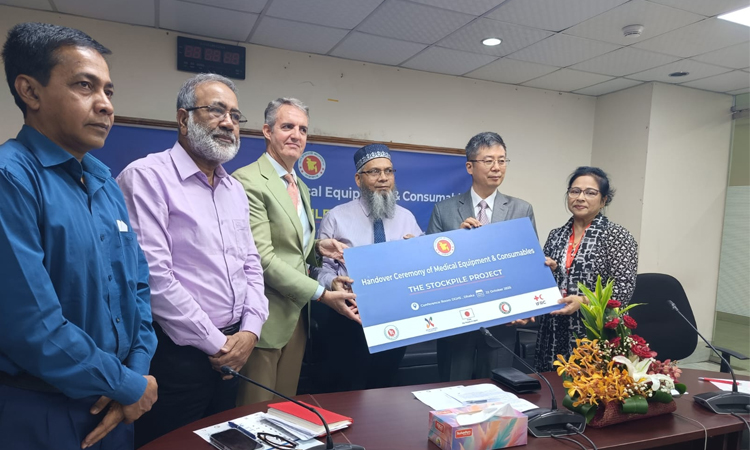 জাপানের সহায়তায় স্বাস্থ্য অধিদপ্তরকে সাড়ে তিন লাখ চিকিৎসা সামগ্রী হস্তান্তর 