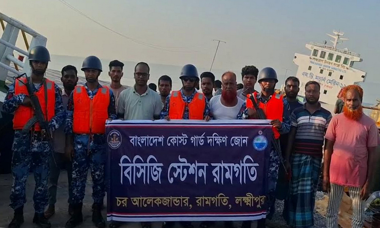 মেঘনায় ডুবে যাওয়া কয়লার জাহাজের ১৩ ক্রুকে উদ্ধার 