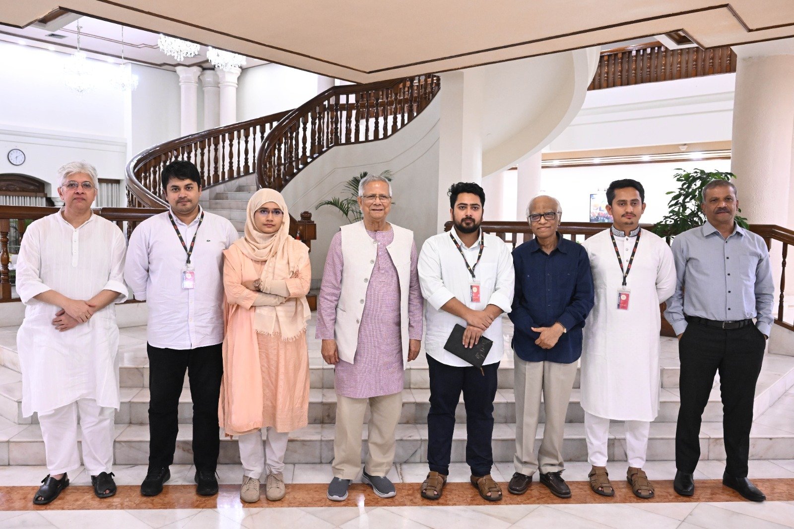 এনসিপির আহ্বায়ক নাহিদ ইসলামের নেতৃত্বে দলটির চার সদস্যের একটি প্রতিনিধিদল প্রধান উপদেষ্টার সঙ্গে বৈঠক করেন। ছবি: প্রধান উপদেষ্টার প্রেস উইং