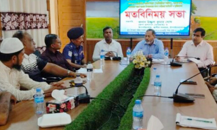 নাচোলে সুধীজনদের সঙ্গে বিভাগীয় কমিশনারের মতবিনিময়
