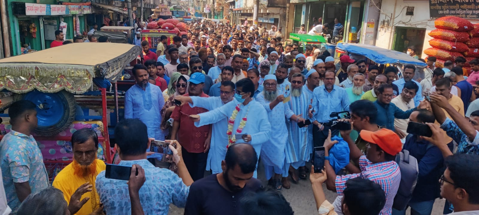 কুমিল্লায় তারেক রহমানের ৩১ দফার লিফলেট বিতরণ