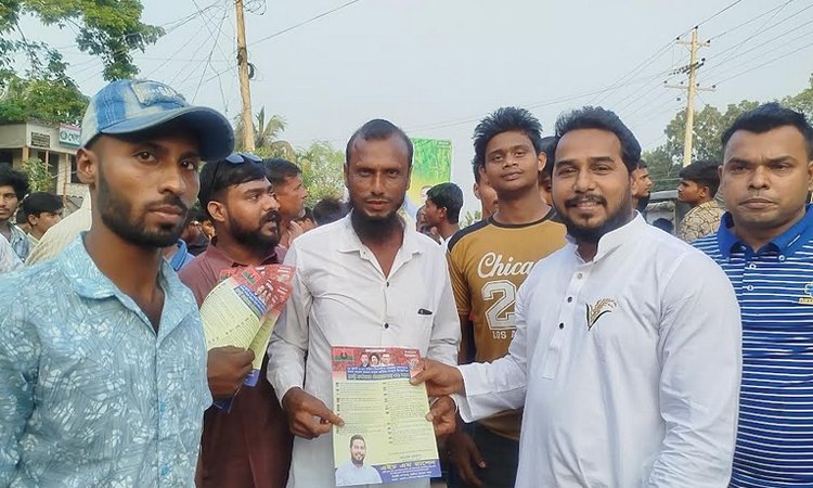 তারেক রহমানের ৩১ দফা বাস্তবায়নে নড়াইলে যুবদল নেতা রাশেদের লিফলেট বিতরণ