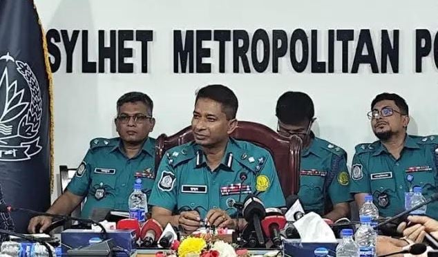 সিলেটে সিএনজি-অটোরিকশায় নিরাপত্তা গ্রিল বাধ্যতামূলক : এসএমপি কমিশনার