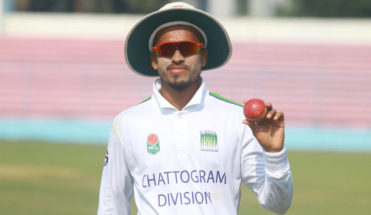 হাসানের দুর্দান্ত বোলিংয়ে ৩৩৮ রানে এগিয়ে চট্টগ্রাম