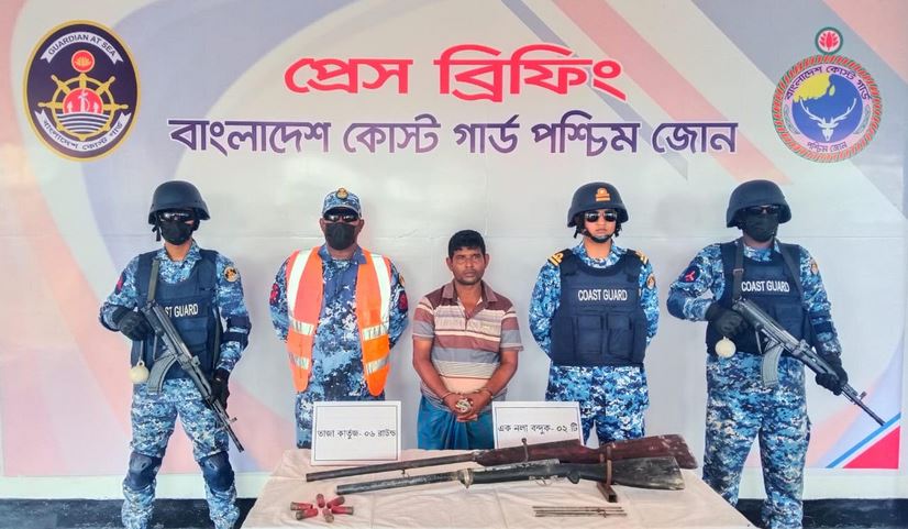 সুন্দরবনে ডাকাত দল রাঙ্গা বাহিনীর প্রধান নজরুল শেখ অস্ত্রসহ আটক
