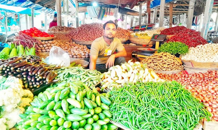 লালমনিরহাটে কমছে সবজির দাম, স্বস্তিতে ক্রেতারা