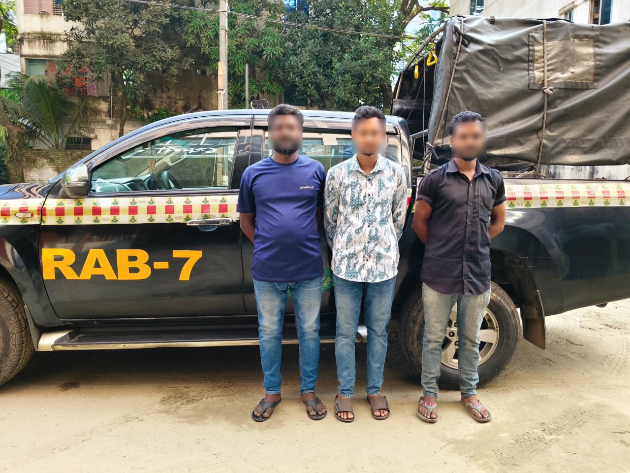 ফটিকছড়িতে ৫১ কেজি গাঁজাসহ গ্রেফতার ৩