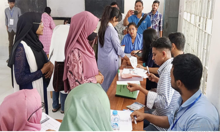 বিএম কলেজে ছাত্রদলের নেতৃত্ব বাছাইয়ে ভোট গ্রহণ শুরু