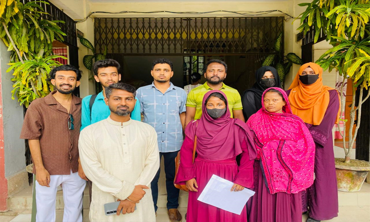 সাতক্ষীরায় মেধাবী রত্নার পাশে দাঁড়ালেন ছাত্রদলের শাহিন