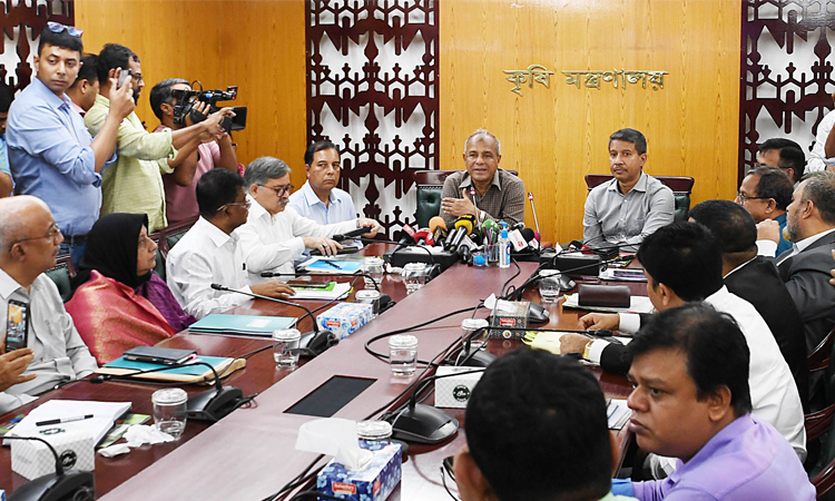 সার ব্যবস্থাপনা সংক্রান্ত নীতিমালা ডিসেম্বরের মধ্যে চূড়ান্ত করা হবে: কৃষি উপদেষ্টা