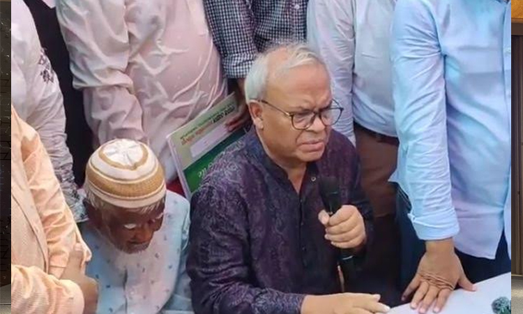 অন্ধ আবদুল গফুর মল্লিকের পাশে দাঁড়ালেন রুহুল কবির রিজভী