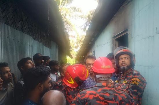 ফায়ার সার্ভিসের দ্রুত তৎপরতায় এড়ানো গেল বড় দুর্ঘটনা
