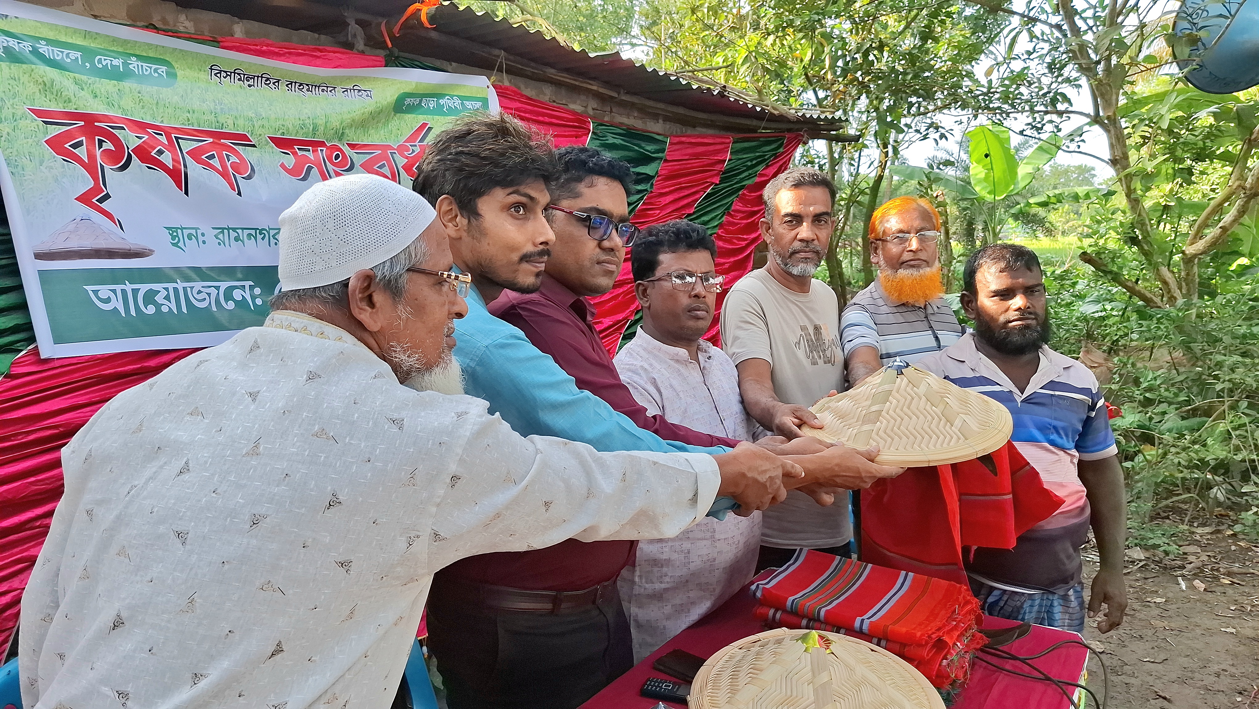 ঝিনাইদহে কৃষকদের ব্যতিক্রমী সংবর্ধনা