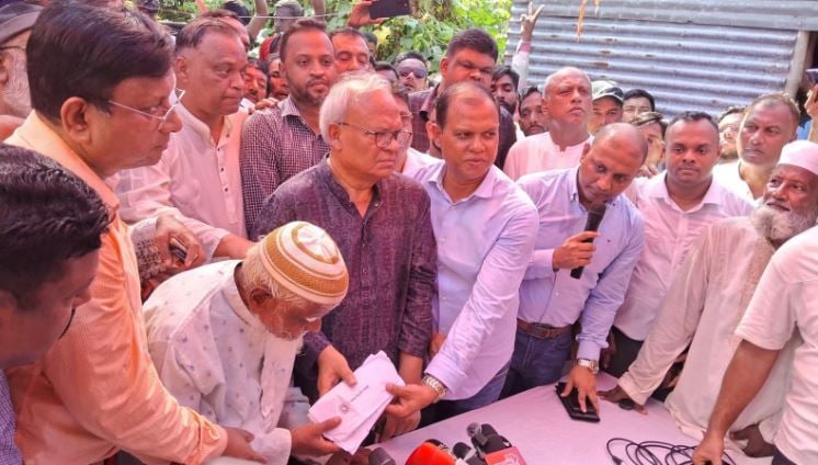 জন্মান্ধ গফুর মল্লিকের পাশে দাঁড়ালেন তারেক রহমান