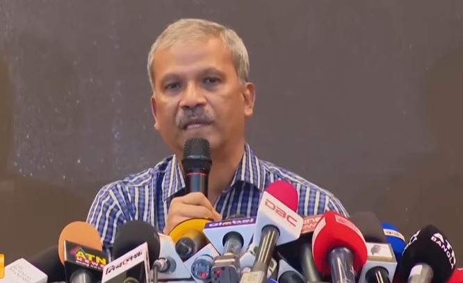 গণভোট ও ঐকমত্য কমিশনের প্রস্তাব বাস্তবায়নের বিষয়ে চূড়ান্ত সিদ্ধান্ত নেবেন প্রধান উপদেষ্টা : আসিফ নজরুল