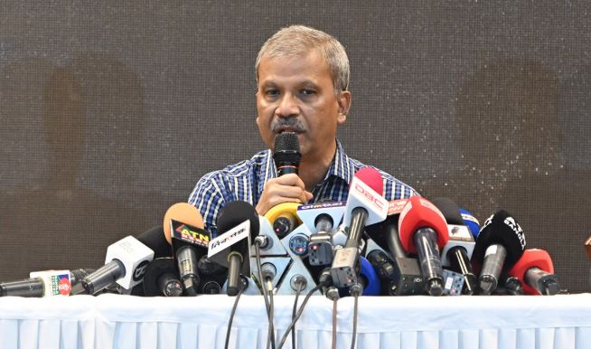 গণভোট ও ঐকমত্য কমিশনের প্রস্তাব বাস্তবায়নের বিষয়ে চূড়ান্ত সিদ্ধান্ত নেবেন প্রধান উপদেষ্টা : আসিফ নজরুল