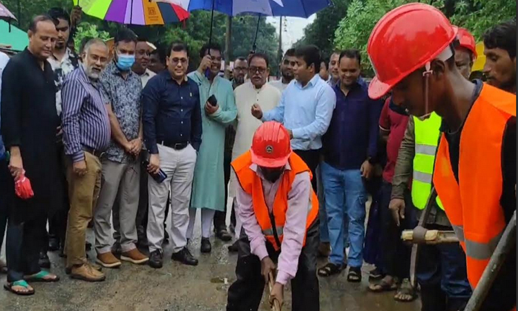 ঠাকুরগাঁও পৌর এলাকায় সড়ক ও ড্রেনের নির্মাণ কাজ শুরু 