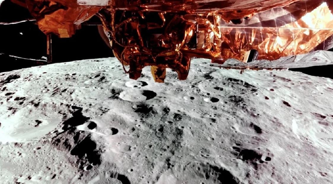 চাঁদে অবতরণ ‘ঘটেনি’, কার্দাশিয়ানের দাবি প্রত্যাখ্যান নাসা’র