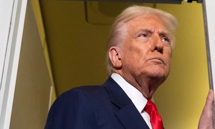 পরমাণু অস্ত্র পরীক্ষার নির্দেশনায় ধোঁয়াশা রাখলেন ট্রাম্প