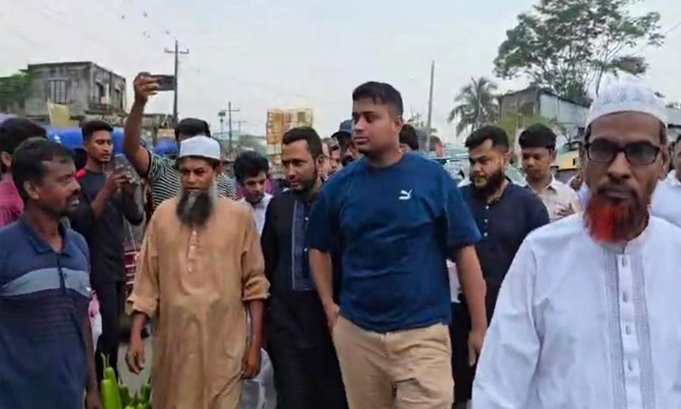 কলাপাড়ায় কৃষক বাজারে হাসনাত আব্দুল্লাহর গণসংযোগ