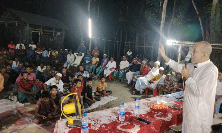 পটুয়াখালীতে জিয়া পরিষদ নেতার উঠান বৈঠক