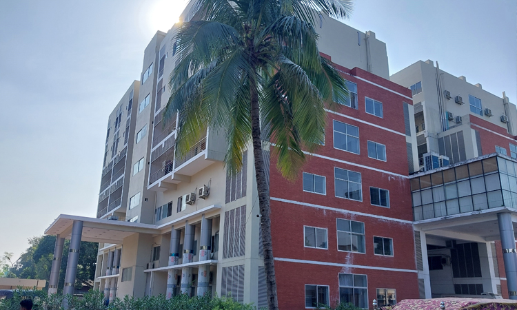 নাটোর সদর হাসপাতালে সেবার পরিধি বেড়েছে, বাড়ছে রাজস্বও