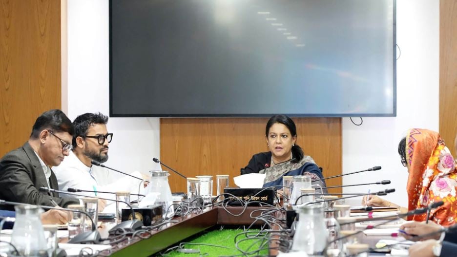 ঢাকার বায়ুদূষণ রোধে সংশ্লিষ্ট সংস্থাগুলোকে একযোগে অভিযানে নামার নির্দেশ পরিবেশ উপদেষ্টার 