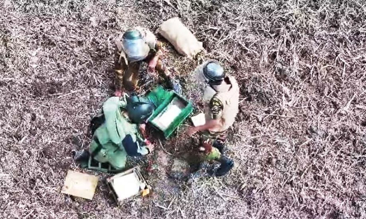 সিলেটে সেনাবাহিনীর সহায়তায় বিস্ফোরক দ্রব্য নিষ্ক্রিয়