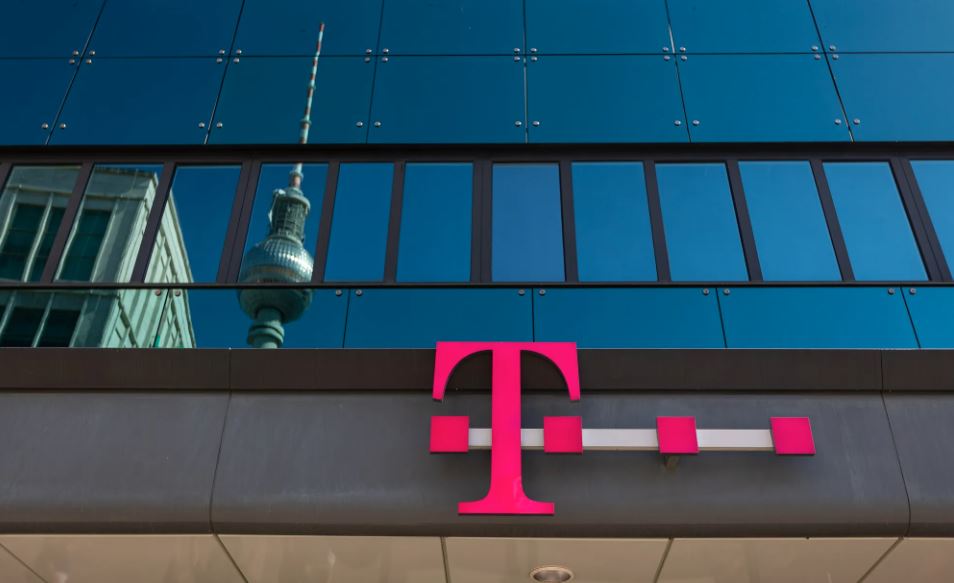 জার্মানিতে এক বিলিয়ন ইউরোর ‘এআই সেন্টার’ স্থাপন করবে এনভিডিয়া ও ডয়েচে টেলিকম