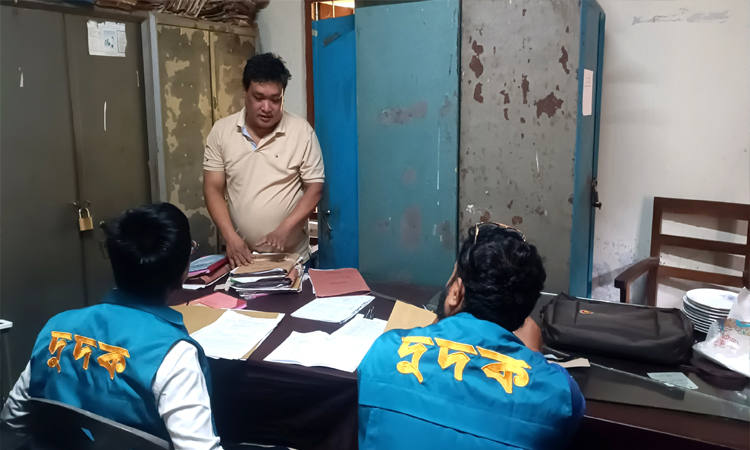 রাঙ্গামাটির বরকল উপজেলা স্বাস্থ্য কমপ্লেক্স দুদকের অভিযান