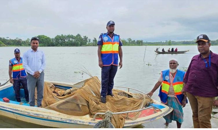 হালদা নদীতে অভিযান চালিয়ে লাখ টাকার জাল ও বড়শি জব্দ