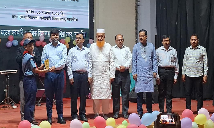 সাতক্ষীরায় কৃতী শিক্ষার্থীদের সংবর্ধনা