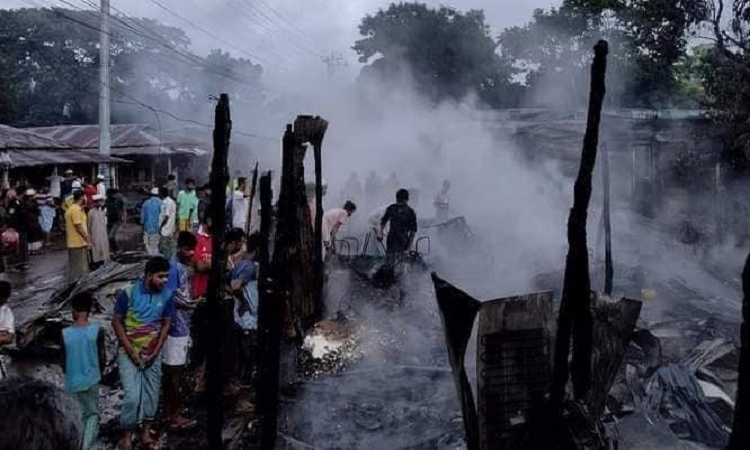 নাইক্ষ্যংছড়ির বাইশারী বাজারে অগ্নিকাণ্ডে ৭টি দোকান পুড়ে ছাই