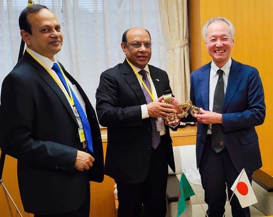 জাপানের ভাইস-মিনিস্টারের সঙ্গে সিনিয়র সচিব ড. নেয়ামত উল্যা ভূঁইয়ার সাক্ষাৎ