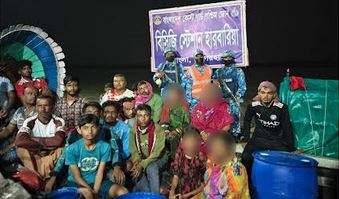 সুন্দরবনে ইঞ্জিন বিকল হয়ে নদীতে ভাসমান ৪২ যাত্রীকে বোটসহ উদ্ধার 