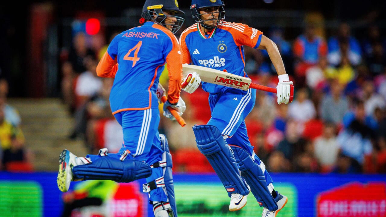 বোলারদের নৈপুণ্যে সিরিজে লিড নিল ভারত