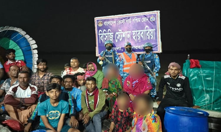 সুন্দরবনে ৪২ যাত্রীসহ ইঞ্জিন বিকল হওয়া ২টি বোট উদ্ধার